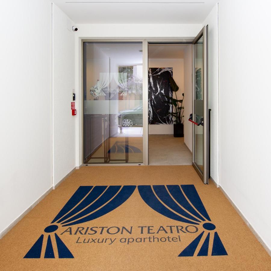 Ariston Teatro Luxury Aparthotel Grado Bagian luar foto